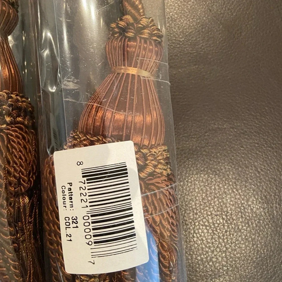 Gorgeous brown curtain holders - Picture 6 of 6